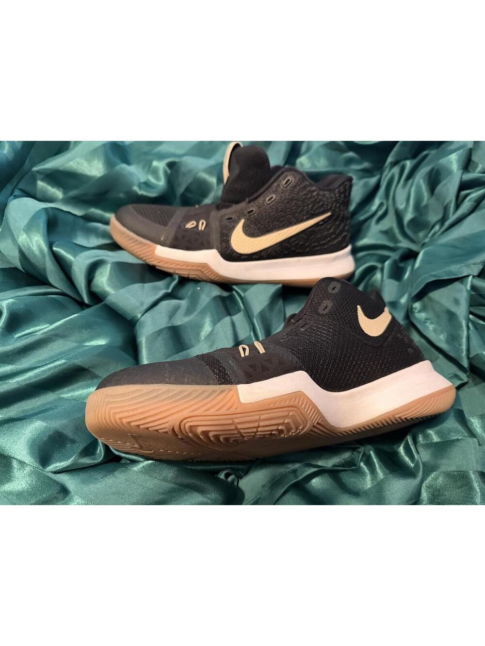 Nike Kyrie Flytrap 3 Black Metallic Gold Basketball Shoes